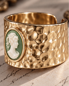 Damenring Gehämmert, Bandring Gold, Breiter Goldring Damen, Statement Ring, Barock Schmuck, Cameo Grün, Geburtstagsgeschenk, Gift for Her